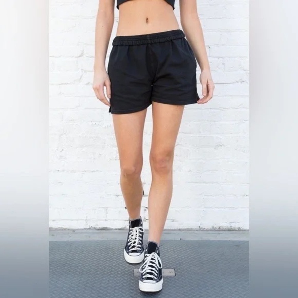 Brandy Melville Rosa Shorts